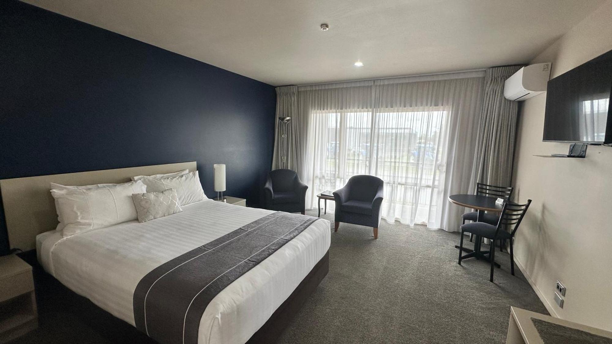The Suites Ashburton Bagian luar foto