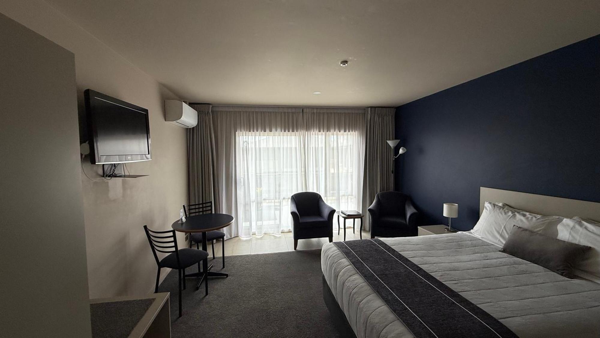 The Suites Ashburton Bagian luar foto